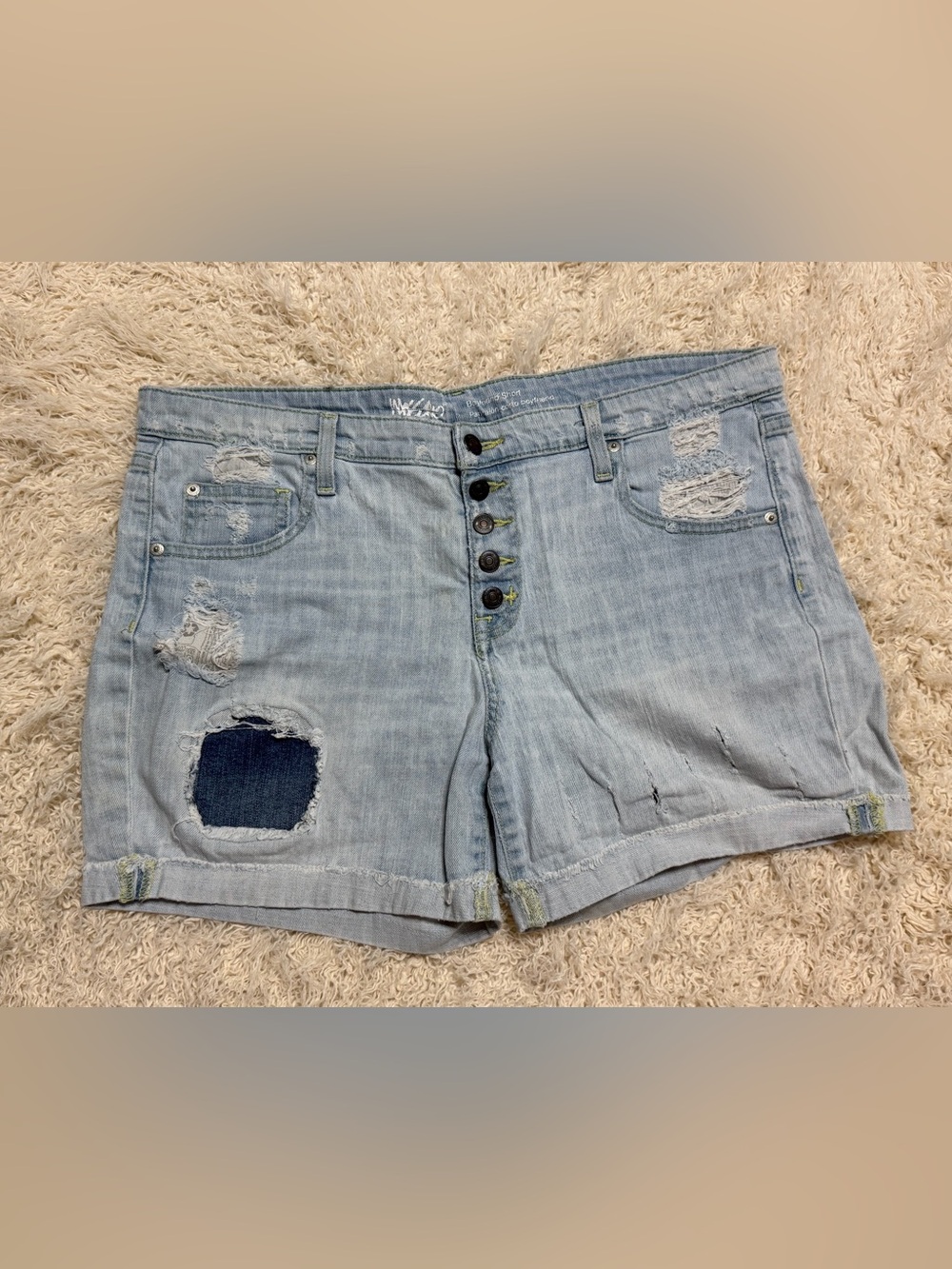 Mossimo women’s 14 Light Wash Distressed Denim boyfriend Shorts